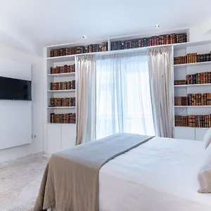 https://studio-elena-centro-by-la-casa-del-arbol-homes.es-andalucia.com